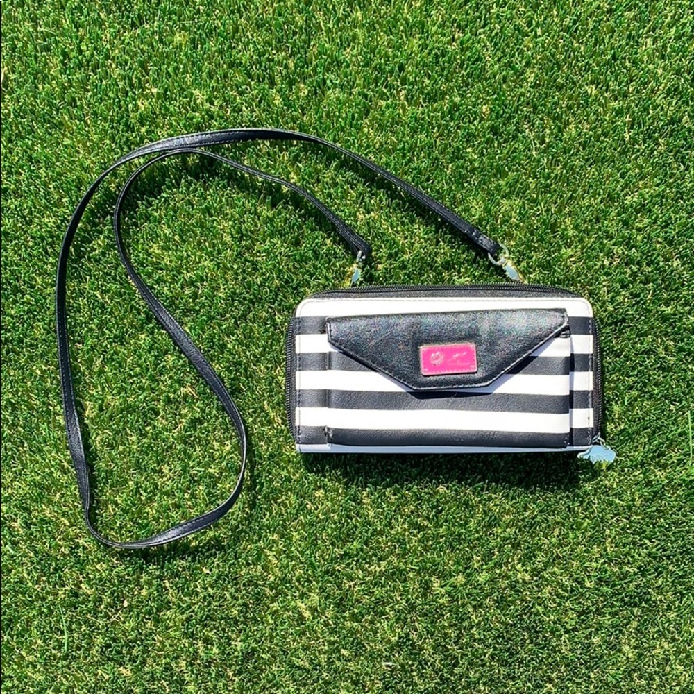 Wallet Clutch Purse w/ Removable Strap Luv Betsey